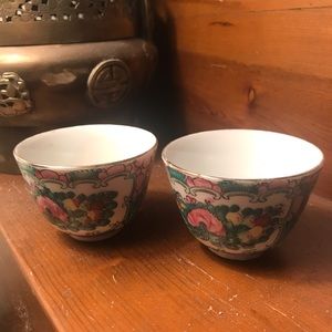 PAIR OF VINTAGE JAPANESE PORCELAIN TEACUPS